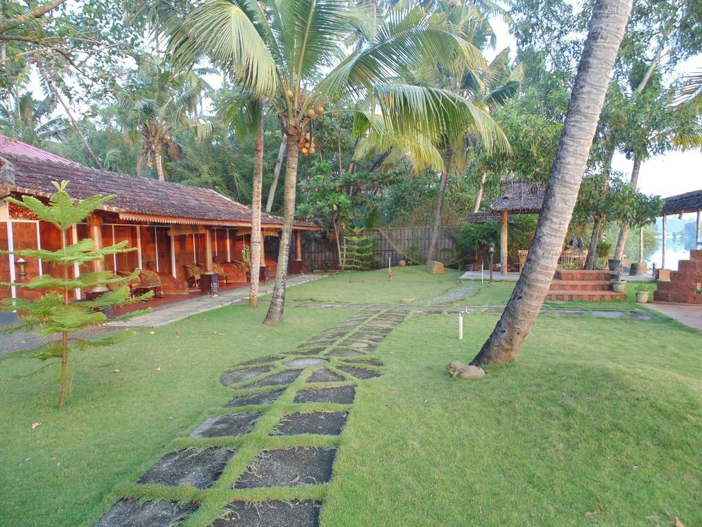Ambadis Villas Kodungallur Экстерьер фото