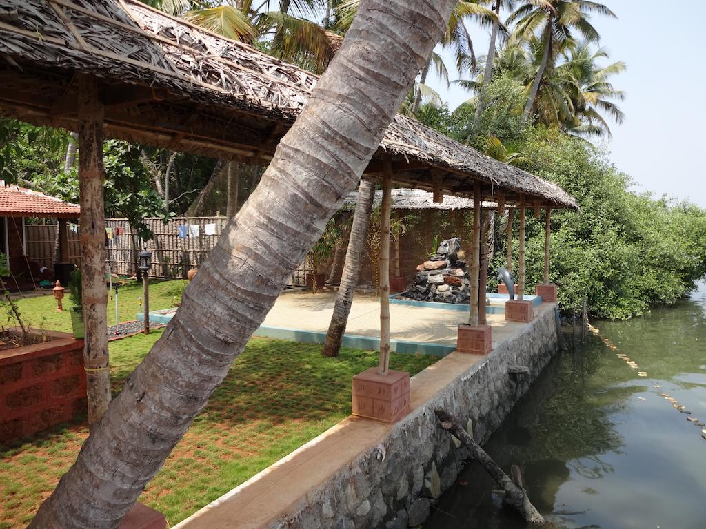 Ambadis Villas Kodungallur Экстерьер фото