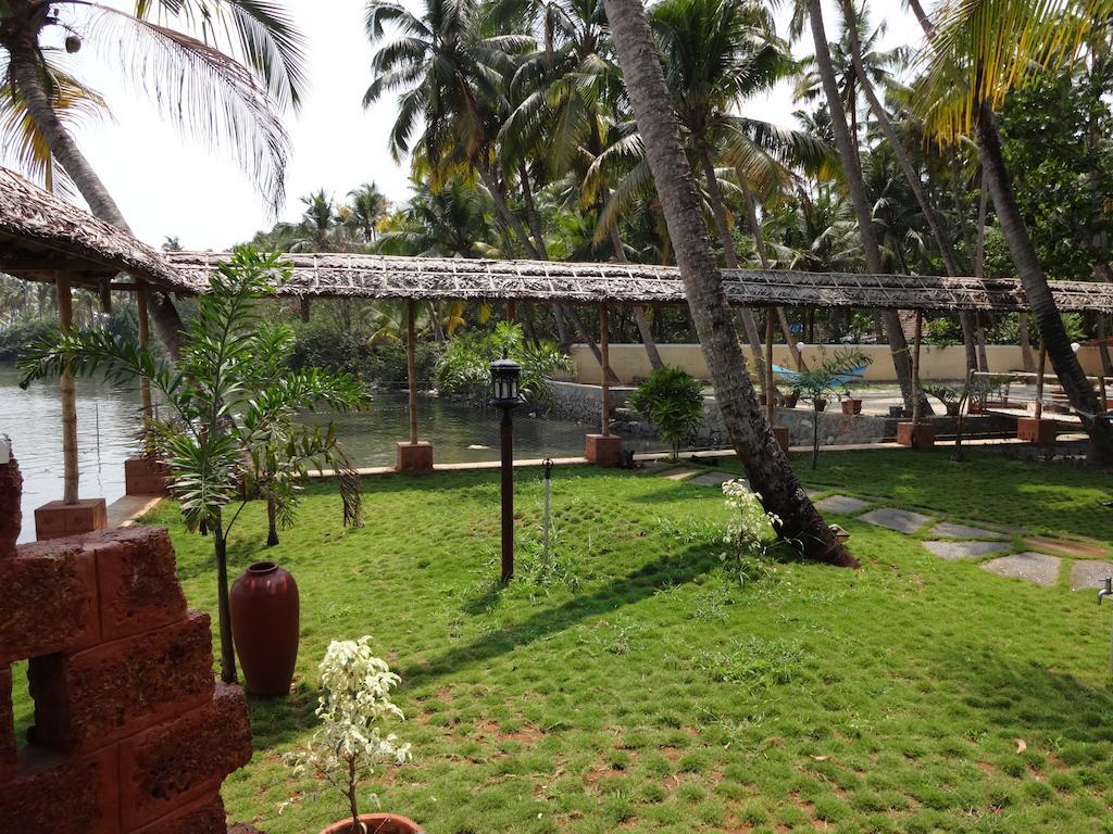 Ambadis Villas Kodungallur Экстерьер фото