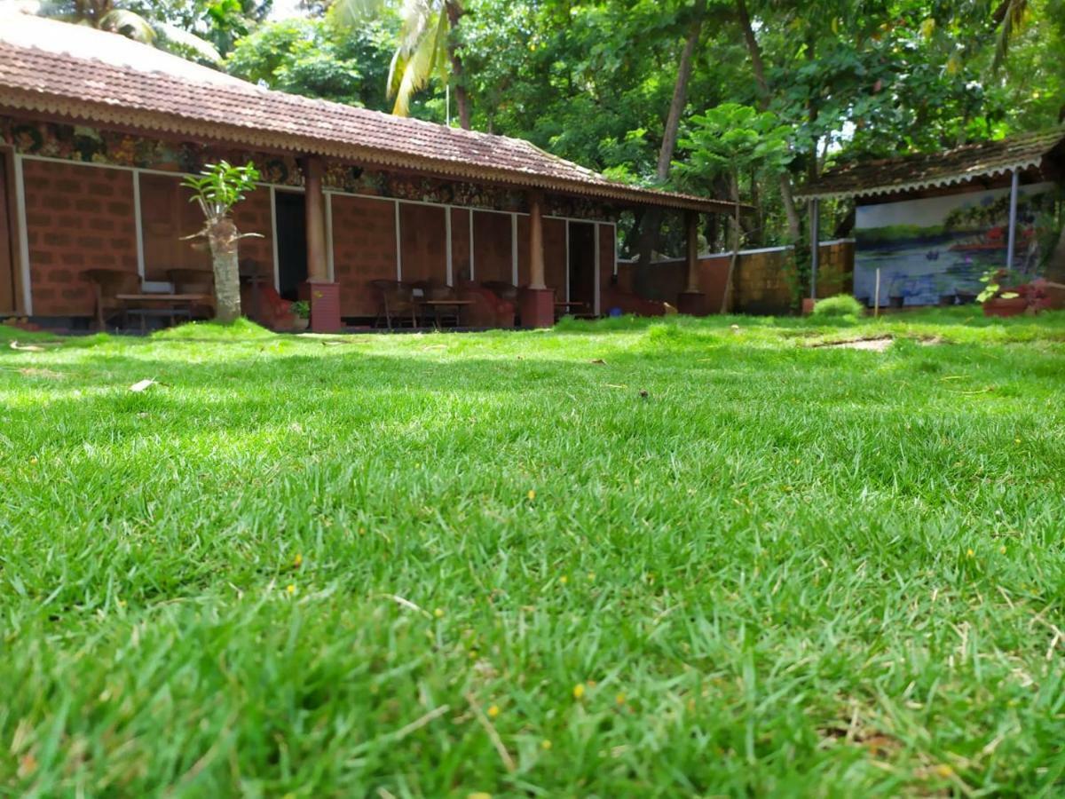 Ambadis Villas Kodungallur Экстерьер фото