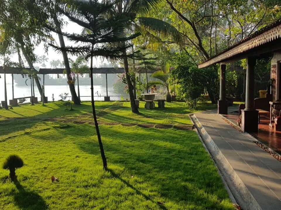 Ambadis Villas Kodungallur Экстерьер фото